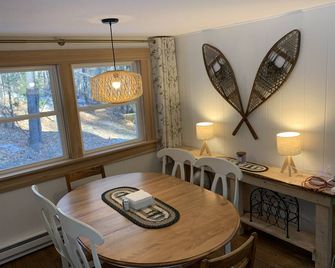 Private Adirondack lakefront Cottage on Loon Lake - Chestertown - Їдальня