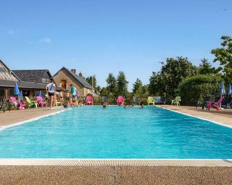 Camping à la Ferme | Repos & confort à 2h de Paris - Valloire-sur-Cisse - Pool