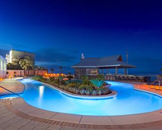 Holiday Inn Express & Suites Panama City Beach - Beachfront - Panama City Beach - Piscina