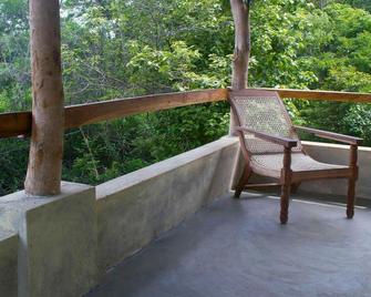 Eagle's Wings Guest House - Habarana - Μπαλκόνι