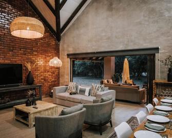 Rhino's Rest Private Luxury Villa - Hoedspruit - Living room