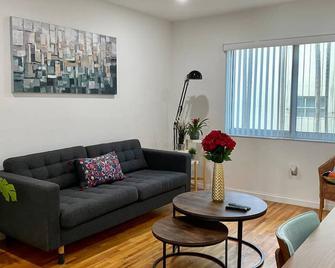 Beautiful and renovated with great location and parking. - Coral Gables - Living room