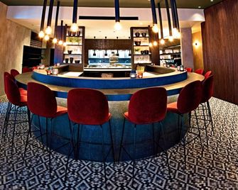 U Eat & Sleep Antwerp - Amberes - Bar