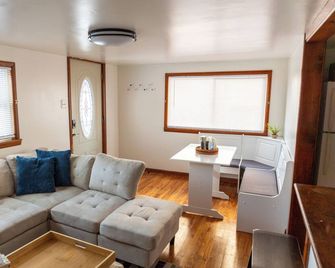 Cozy Home outside Pittsburgh - Monaca - Obývací pokoj