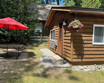 Lake Cabin Resort-Cabin 3 - Fife Lake - Patio