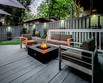 Custom Home off Saint Mary's, Walk to Everything! - San Antonio - Patio