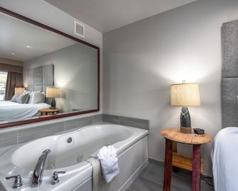 Grandview 712 Waterfront King with River View - Chelan - Habitación