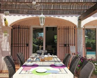 Villa in Bagnols near Sea with Pool - Bagnols-en-Forêt - Patio