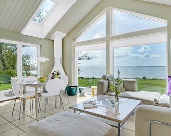 Gorgeous Home In Helsinge - Helsinge - Living room