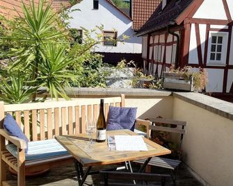 Doppelzimmer 1 - Gästehaus Erlenwein - Leinsweiler - Innenhof