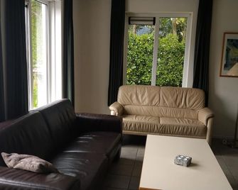 Large house with forest and lake - 웨스터보르크 - 거실