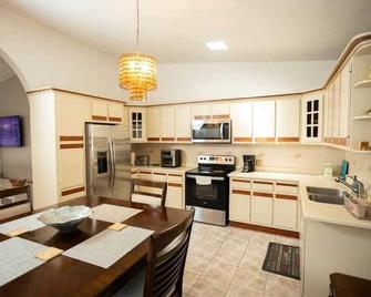Villa Campiña Family Home Scenic Mountain Views - Utuado - Cocina