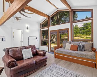 Basecamp Lodge - Mount Shasta