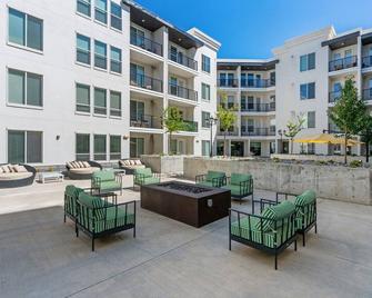 Modern 1BR w Parking, Near Temple Square & Delta Center - Salt Lake City
