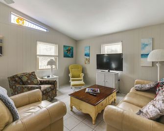 Spacious Family Home: 9 Mi to Ocean City Boardwalk - Berlin - Living room