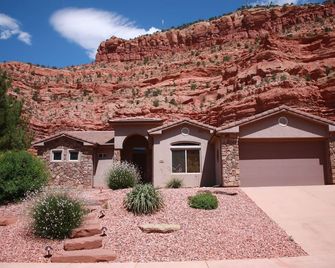 Breathtaking View of Red Cliffs - Kanab - Edificio