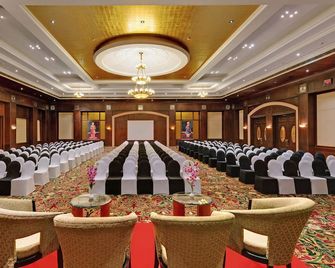 Ramada Plaza By Wyndham Jhv Varanasi - Waranasi - Sala konferencyjna