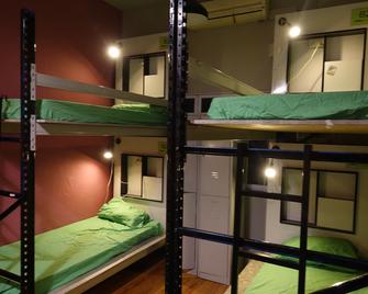 Gap Year Hostel - Singapore - Bedroom