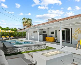 The Yellow Retreat - Palm Springs - Piscina