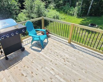 Alvah's Park Ranger Cabin - Lamoine - Balcony