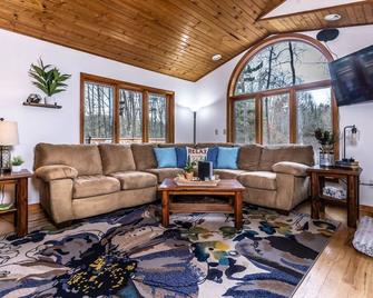 Kid Friendly Pet Friendly Beach Fishing Swimming Bbq Fire Pit - Minocqua - Obývací pokoj