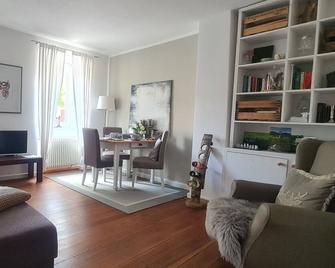 Cozy apartment in the middle of the wine region Southern Wine Route. - Burrweiler - Sala de estar
