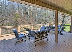 Remote Tennessee Home with Deck, Fireplace, and Creek! - Lyles - Balcone