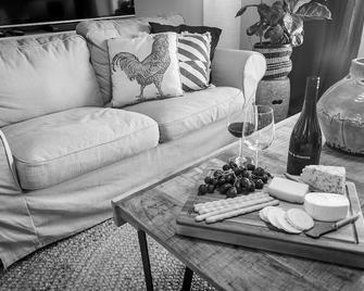Camellia Cottage - Cessnock - Living room