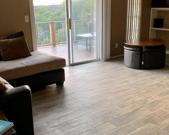 Arbuckle Lake House. Sleep 7+. Great deck for outdoor enjoyment. - Sulphur - Sala de estar