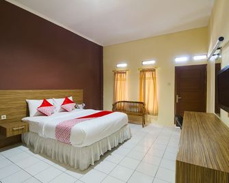 OYO 688 Grand Pakidulan Hotel - Sukabumi - Slaapkamer