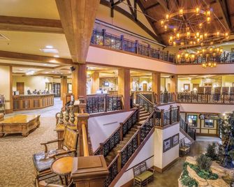Wyndham Glacier Canyon Resort and Waterpark - Lake Delton - Lobby