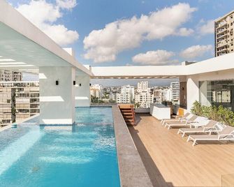 Modern King Size Bed Condo with Pool by Agora Mall - Santo Domingo - Pileta