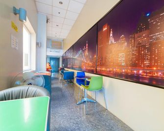 RedDoorz Plus @ Roxas Street Davao - Davao City - Lobby