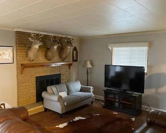 The Honeycomb Hideout - Saline - Living room