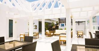 Microtel by Wyndham Mall of Asia - Pasay - Patio
