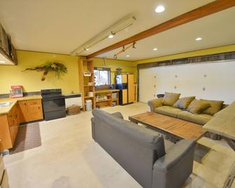 Welcome to our Fortress of Solitude. - Philipsburg - Sala de estar