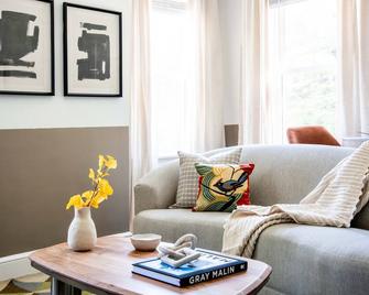 Druid Delight by Minty Living - Atlanta - Living room