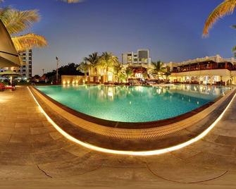 Aarya Grand Hotels & Resorts - Ahmedabad - Pool