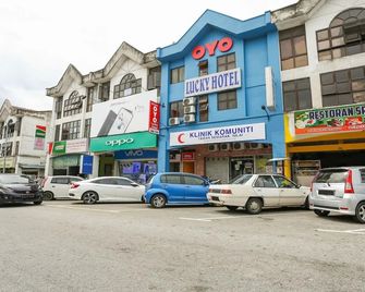 OYO 89406 Lucky Budget Hotel - Kampung Baharu Nilai