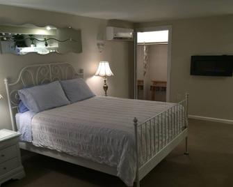 The Pond House Near Charlottesville - Earlysville - Bedroom