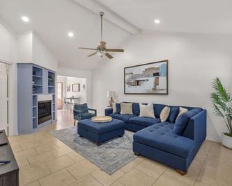 Azul @ Hollytree Tyler! King Bed - Tyler - Living room