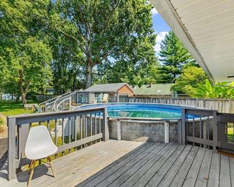 Joy2 - Fire Pit & Near Downtown - Jeffersonville - Pool