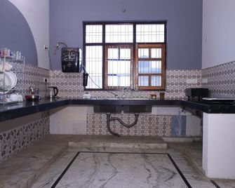 Oasis Homestay - Lucknow - Kitchen