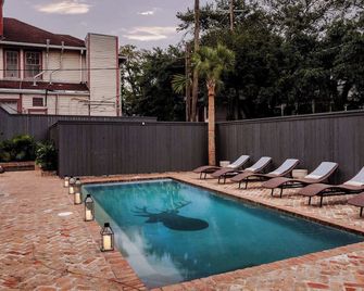 Garden District Historic Unit With Shared Heated Pool - New Orleans - Pool