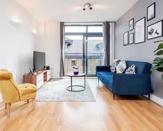 Cloud9SA at The Charles Chertsey - Chertsey - Living room
