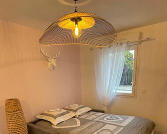 Studio calme et cosy - Saint-Julien-les-Villas - Habitación
