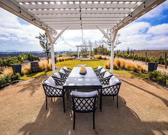 The New Inn - Temecula - Innenhof