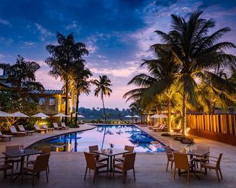 بيليزا باي ذه بيتش - كولفا - حوض السباحة