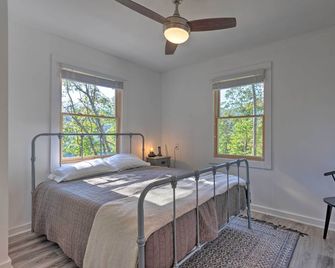 Panoramic Mtn Views and Hot Tub! Secluded Marion Gem - Marion