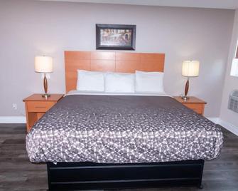Borden Inn and Suites - Angus - Bedroom